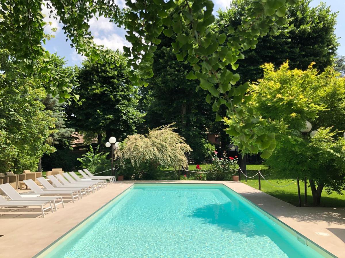 Hotel Milano Pool & Garden Salice Terme Luaran gambar