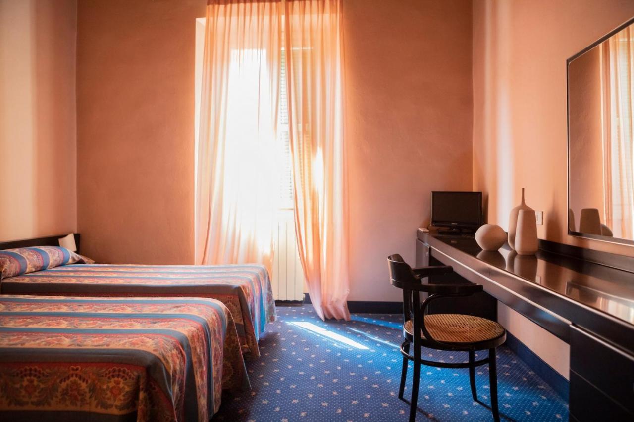 Hotel Milano Pool & Garden Salice Terme Luaran gambar