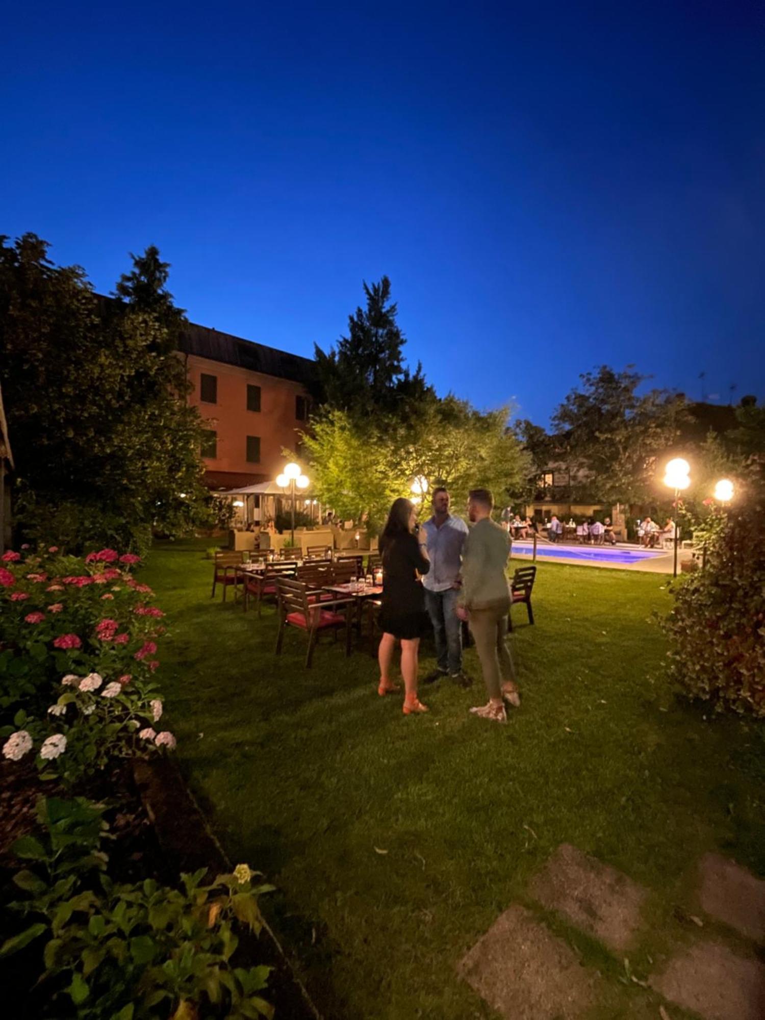 Hotel Milano Pool & Garden Salice Terme Luaran gambar